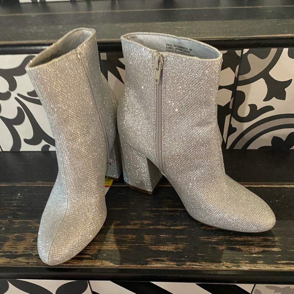 MADDEN GIRL sparkly silver heeled boots with side zips🤩( easy on/easy off)🤩